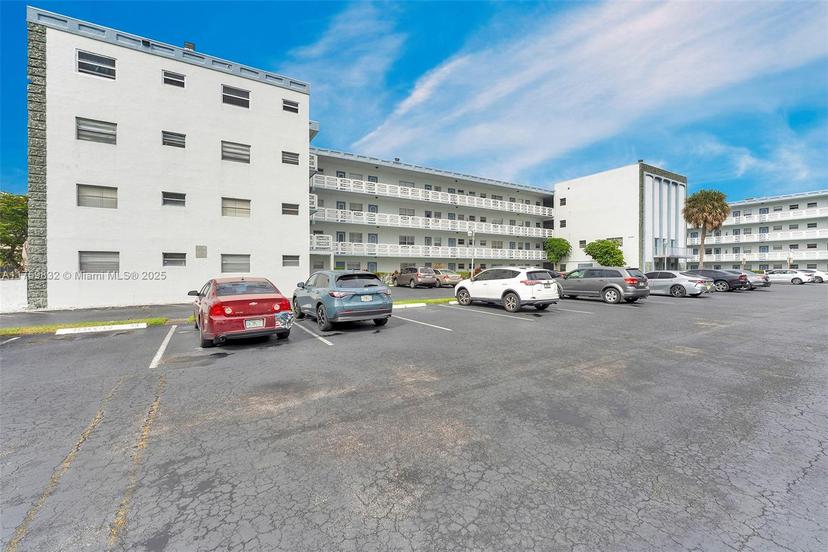 Picture of 4090 NW 42Nd Ave # 209, Lauderdale Lakes FL 33319