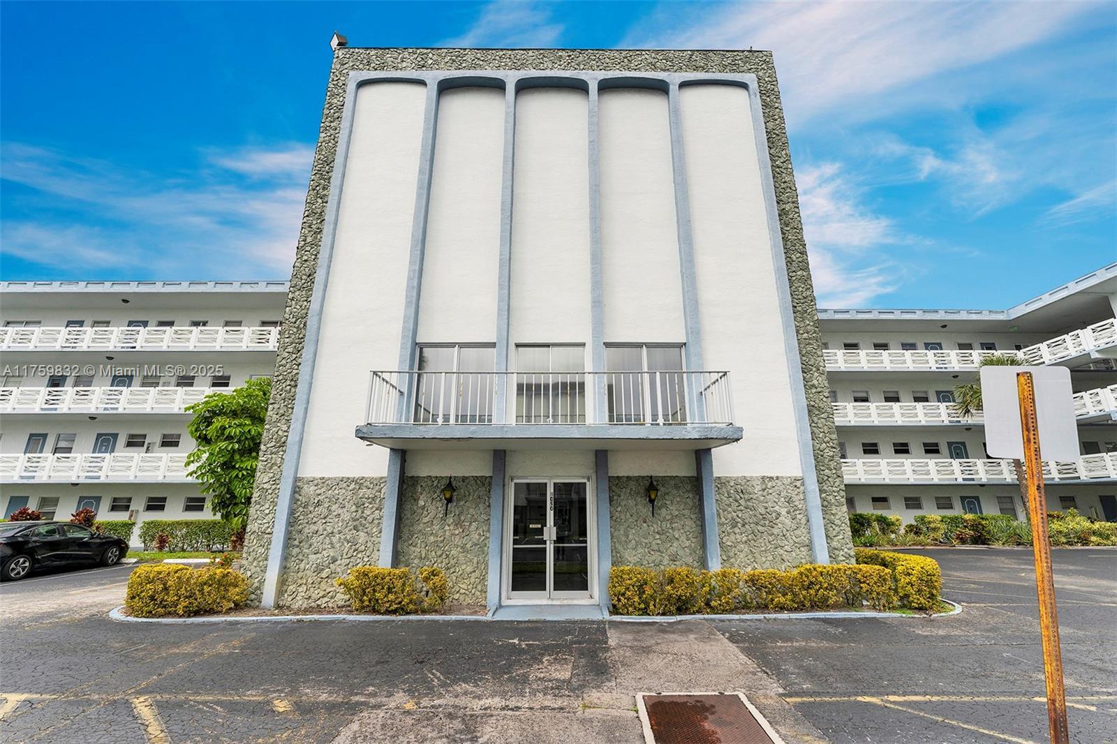 Picture of 4090 NW 42Nd Ave # 209, Lauderdale Lakes, FL 33319