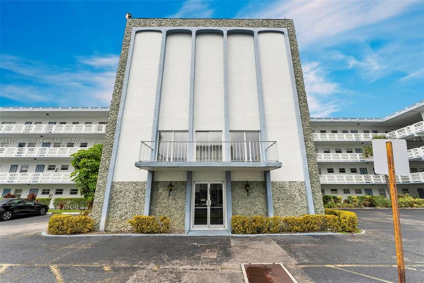 Picture of 4090 NW 42Nd Ave # 209, Lauderdale Lakes FL 33319