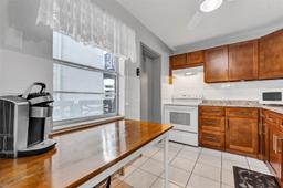 Picture of 4090 NW 42Nd Ave # 209, Lauderdale Lakes, FL 33319