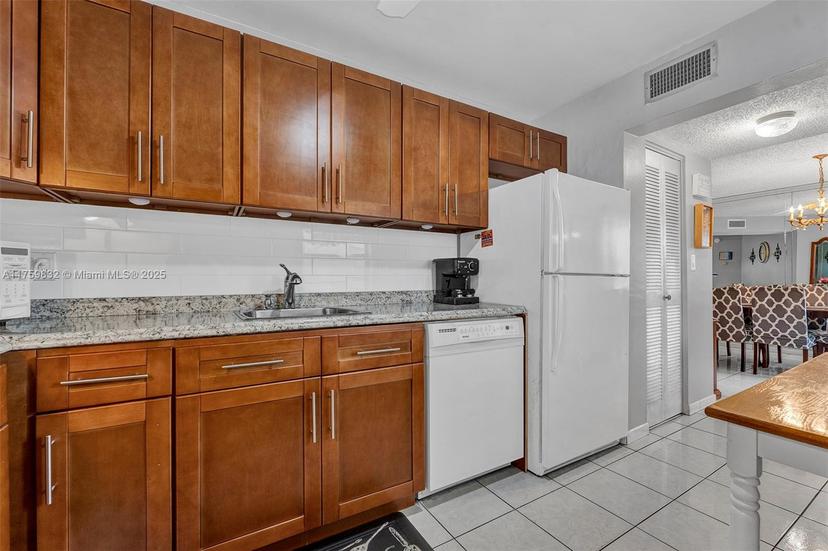 Picture of 4090 NW 42Nd Ave # 209, Lauderdale Lakes FL 33319