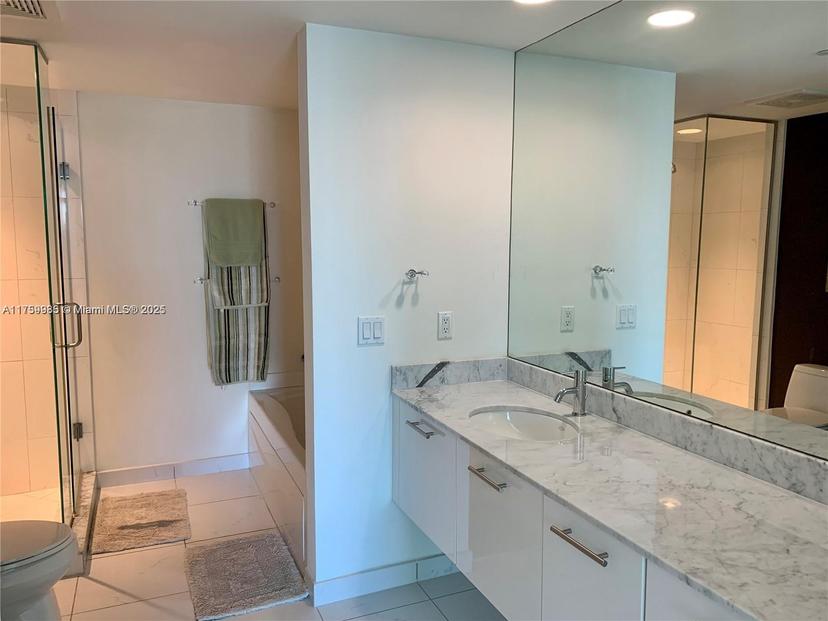 Picture of 55 SE 6Th St # 3305, Miami FL 33131
