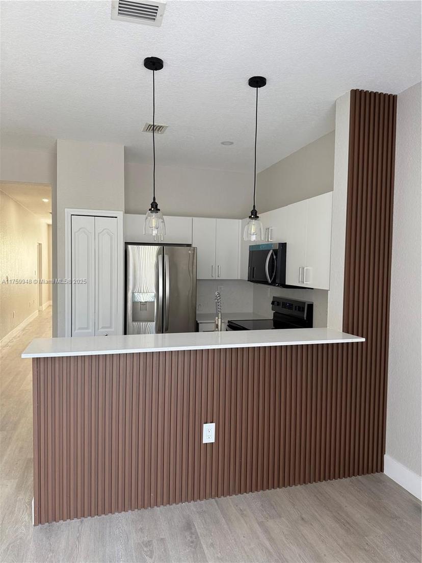 Picture of 17800 NW 73Rd Ave # 21, Hialeah FL 33015