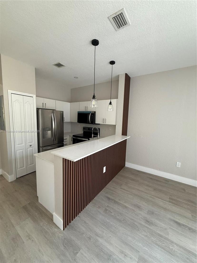 Picture of 17800 NW 73Rd Ave # 21, Hialeah FL 33015