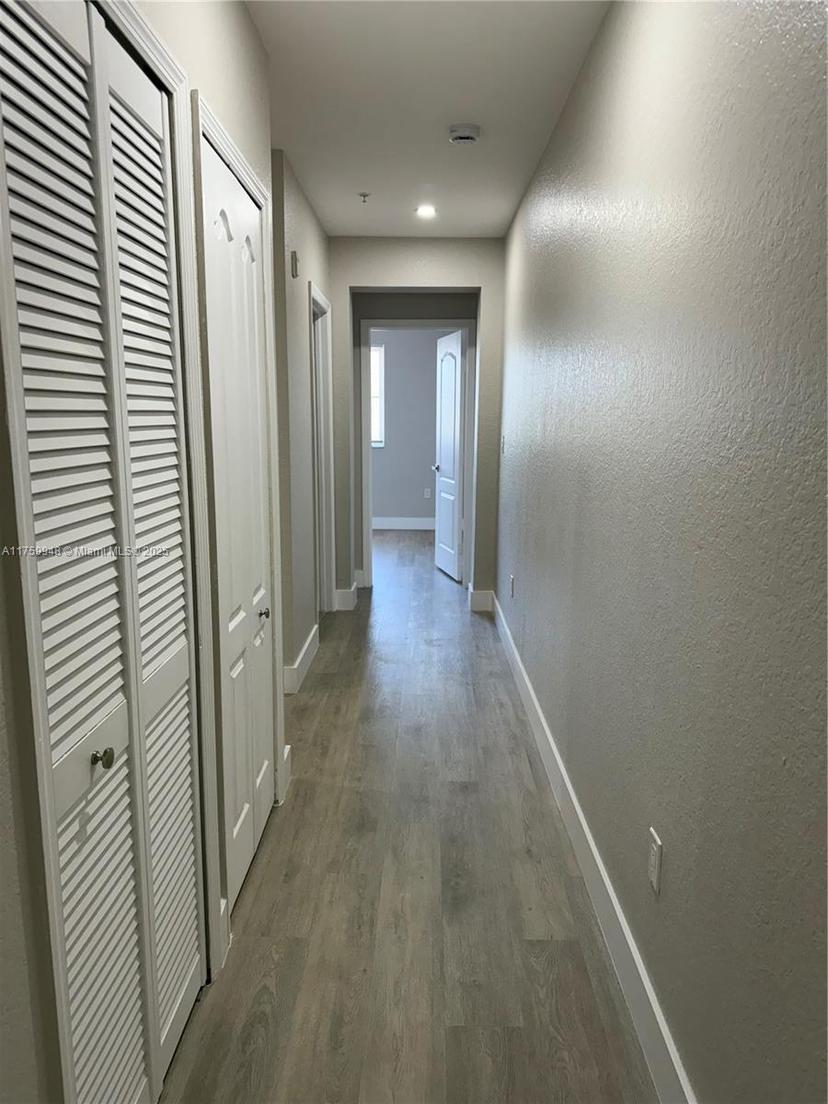 Picture of 17800 NW 73Rd Ave # 21, Hialeah FL 33015