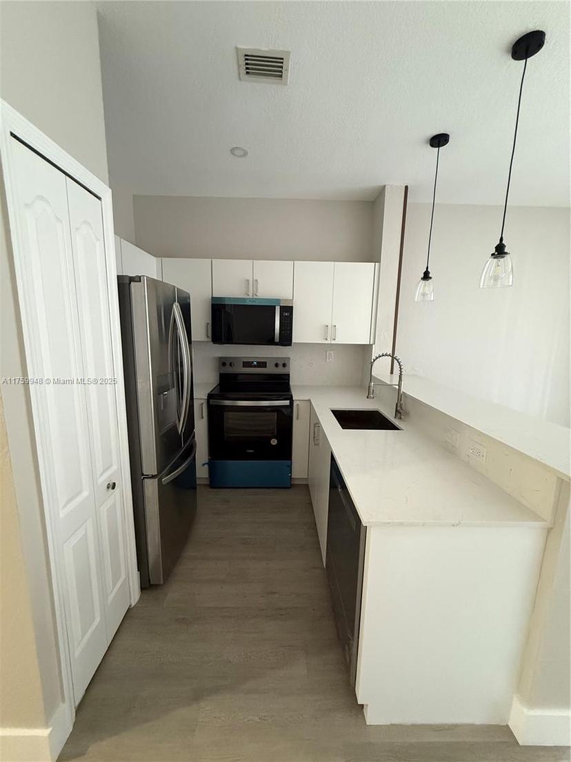 Picture of 17800 NW 73Rd Ave # 21, Hialeah FL 33015