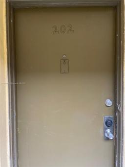 Picture of 300 NE 125Th St # 202, North Miami, FL 33161