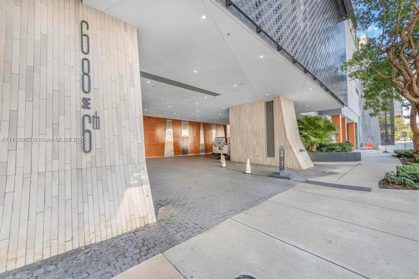 Picture of 68 SE 6Th St # 1710, Miami FL 33131