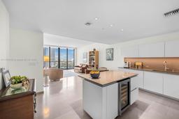 Picture of 68 SE 6Th St # 1710, Miami, FL 33131