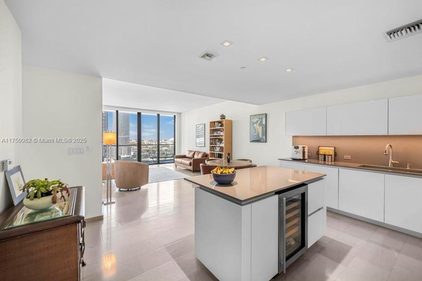 Picture of 68 SE 6Th St # 1710, Miami FL 33131