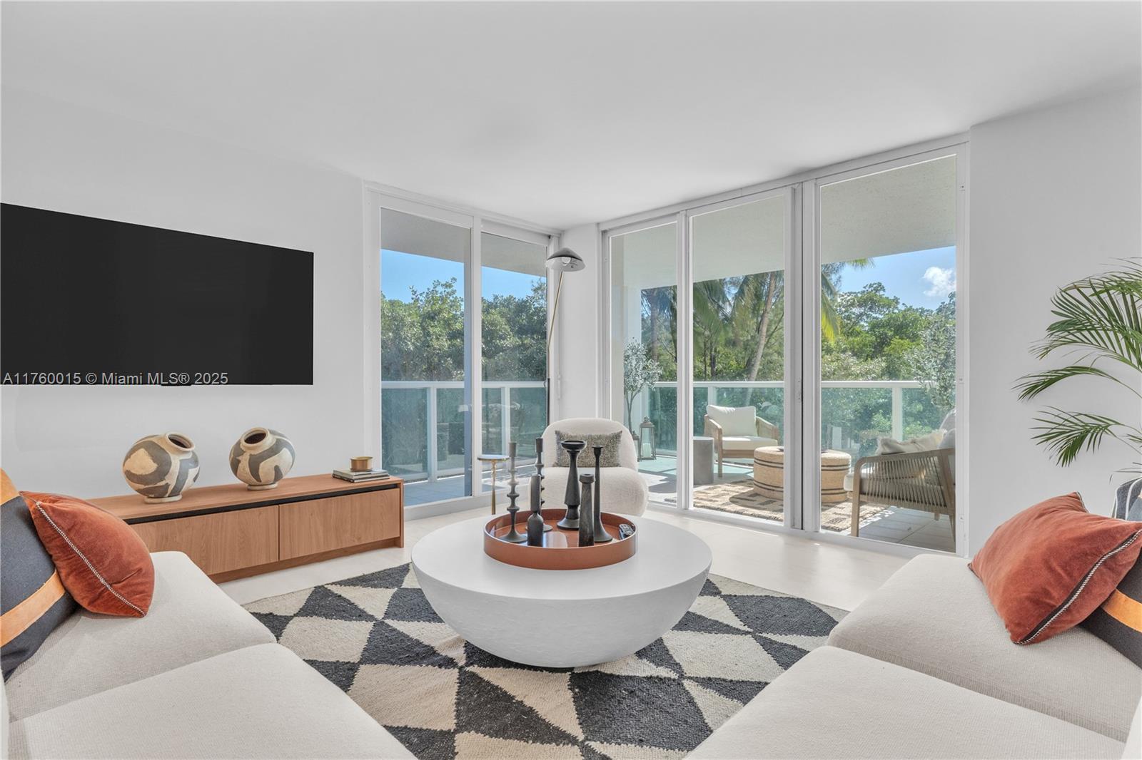 Picture of 100 Bayview Dr # 216, Sunny Isles Beach, FL 33160