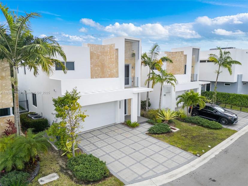 Picture of 6821 NW 103Rd Ave, Doral FL 33178