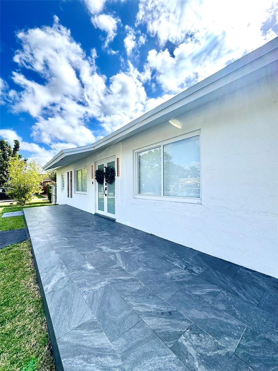 Picture of 14868 SW 71St Ln, Miami, FL 33193