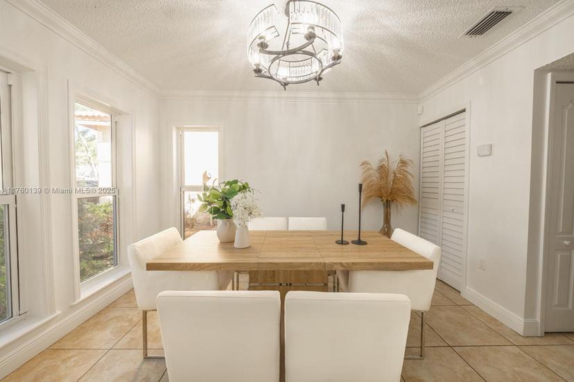 Picture of 4365 NW 113 Pl, Doral FL 33178