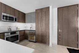 Picture of 68 SE 6Th St # 1404, Miami, FL 33131