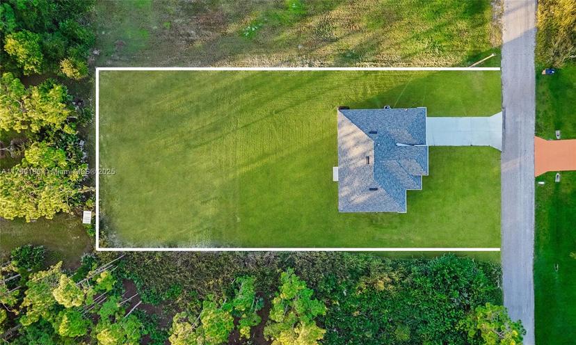 Picture of 913 Palmetto Ave, Lehigh Acres FL 33936