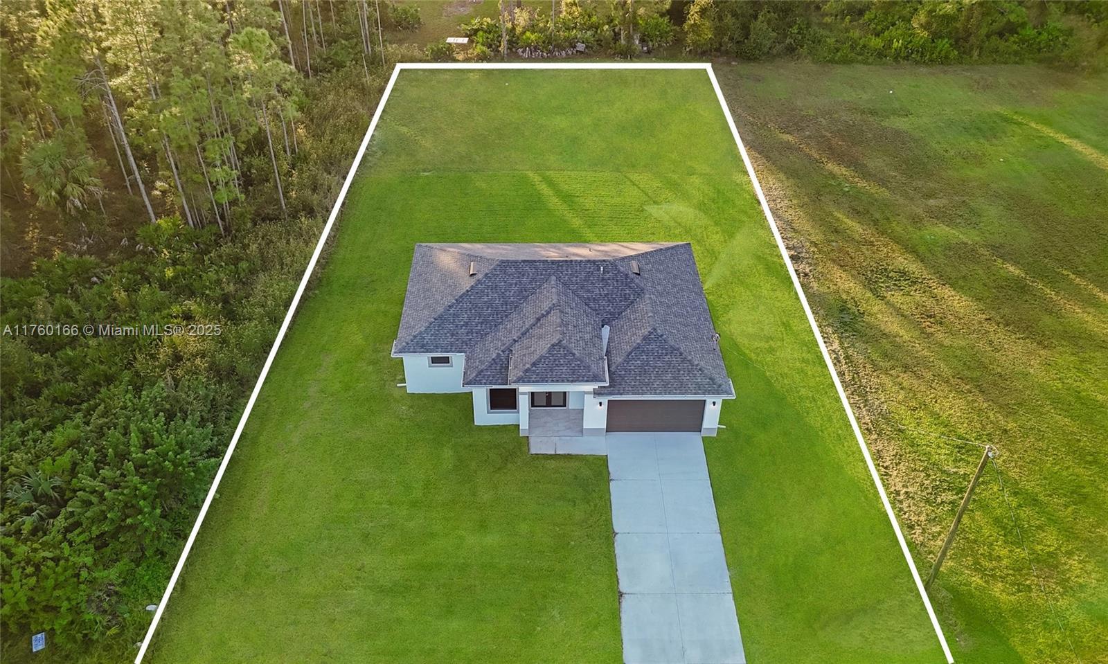 Picture of 913 Palmetto Ave, Lehigh Acres, FL 33936