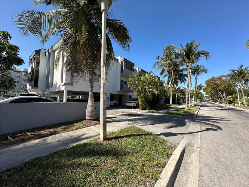 Picture of 3582 NE 171St Street # 301, North Miami Beach FL 33160