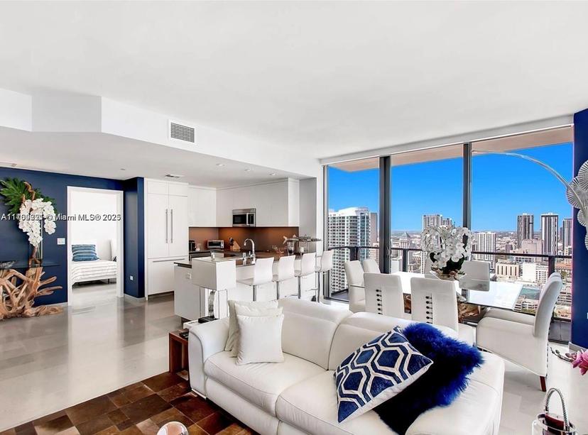 Picture of 68 SE 6Th St # 3111, Miami FL 33131