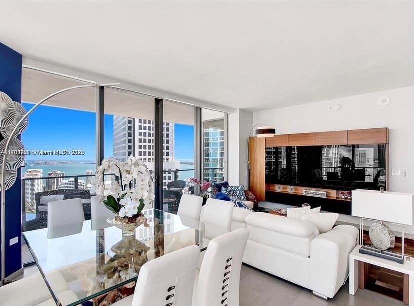 Picture of 68 SE 6Th St # 3111, Miami FL 33131