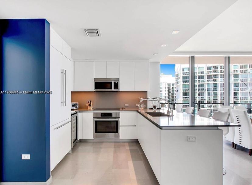 Picture of 68 SE 6Th St # 3111, Miami FL 33131