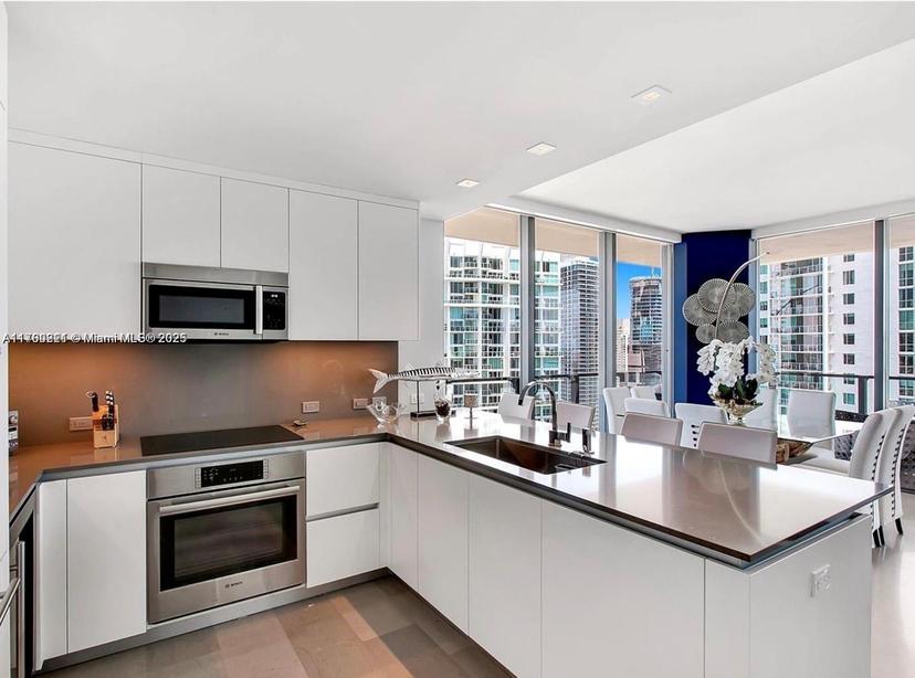 Picture of 68 SE 6Th St # 3111, Miami FL 33131