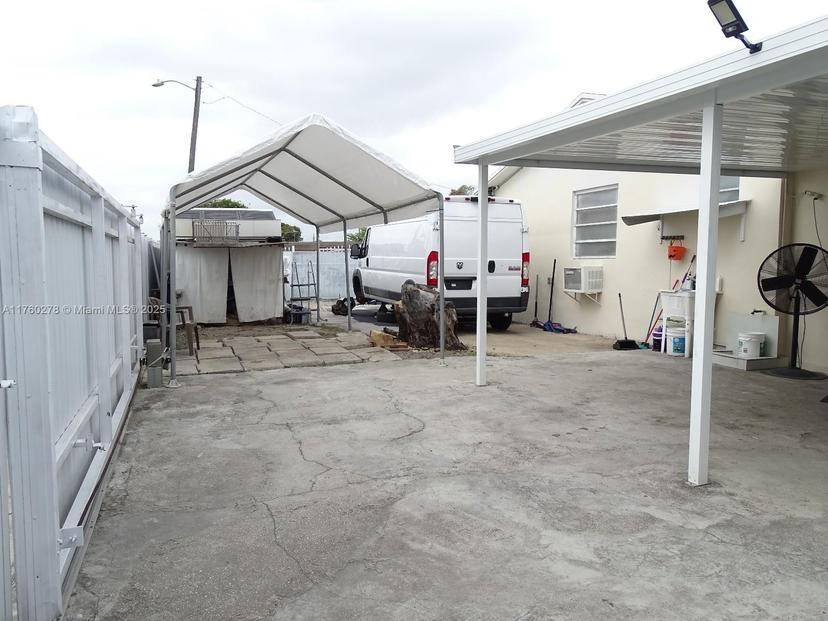 Picture of 685 SE 8Th Ct, Hialeah FL 33010