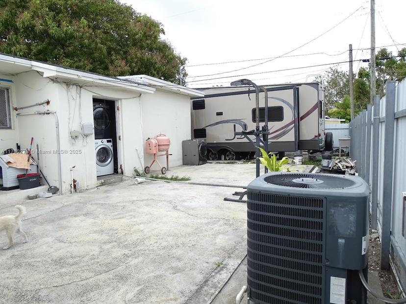Picture of 685 SE 8Th Ct, Hialeah FL 33010