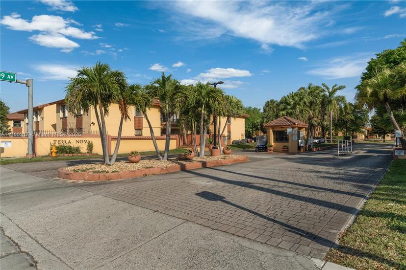 Picture of 10809 NW 7Th St # 47, Miami FL 33172