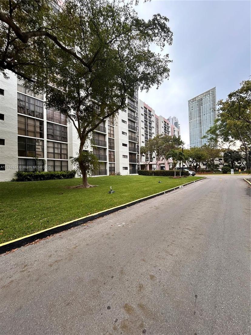 Picture of 17021 N Bay Rd # 828, Sunny Isles Beach FL 33160