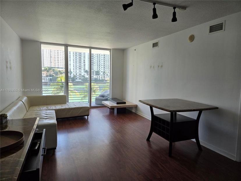 Picture of 325 S Biscayne Blvd # 415, Miami FL 33131