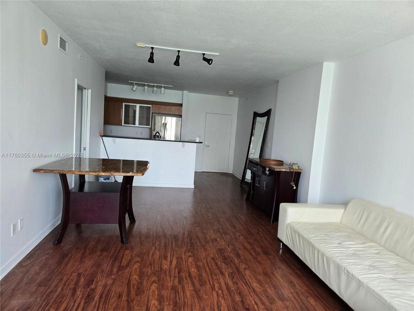 Picture of 325 S Biscayne Blvd # 415, Miami FL 33131