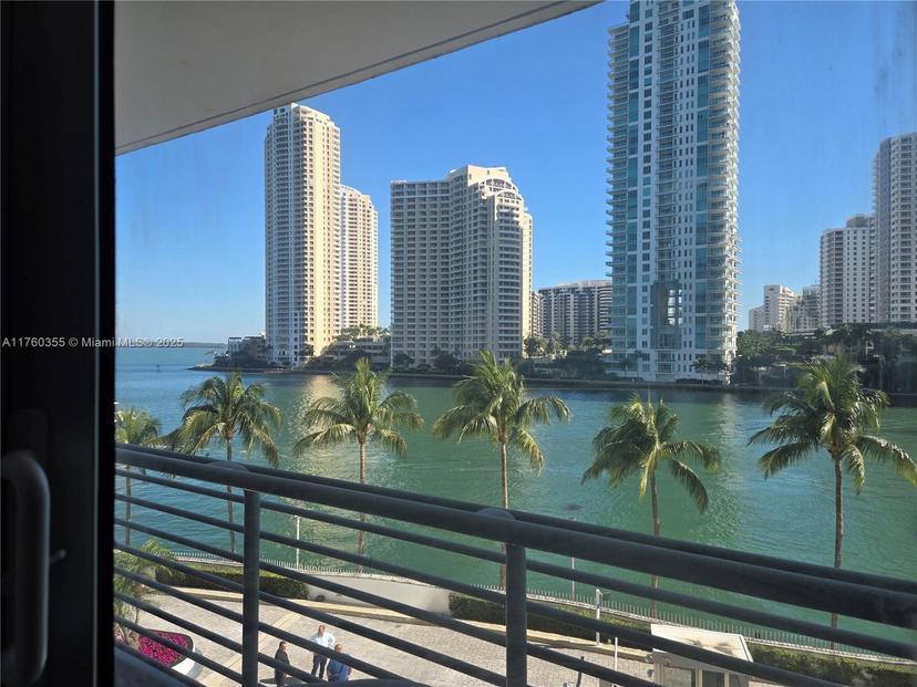 Picture of 325 S Biscayne Blvd # 415, Miami FL 33131