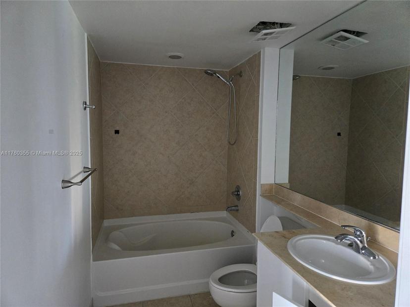 Picture of 325 S Biscayne Blvd # 415, Miami FL 33131