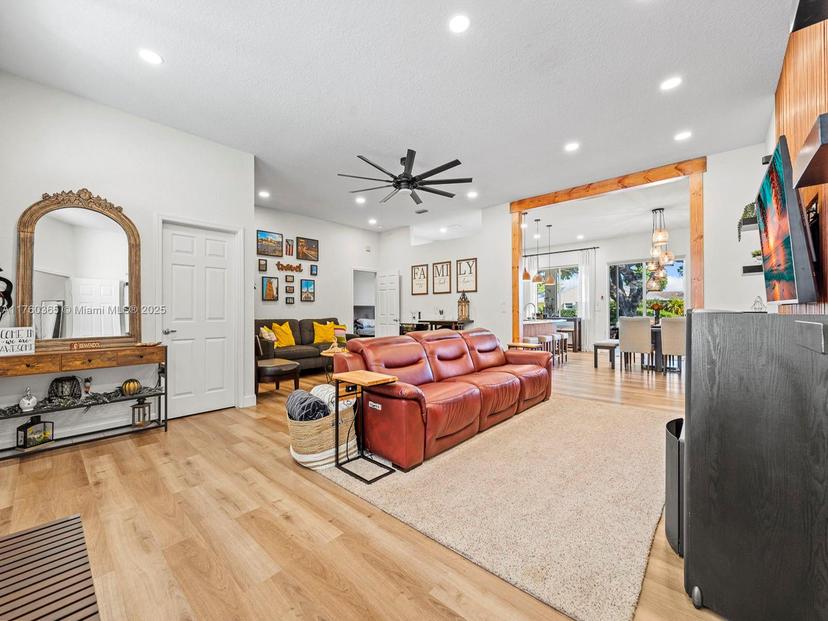 Picture of 2430 SE 5Th Ct, Homestead FL 33033