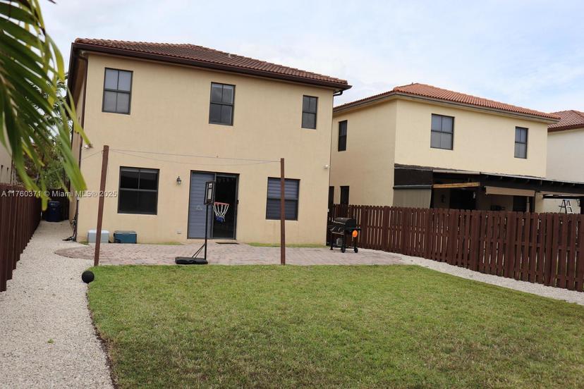 Picture of 10032 NW 87Th Ter, Doral FL 33178