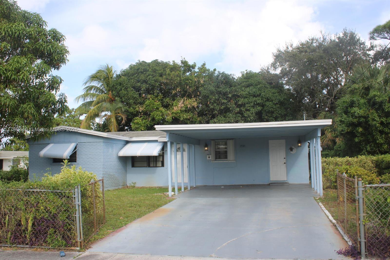 Picture of 1530 W Avenue H W, Riviera Beach, FL 33404
