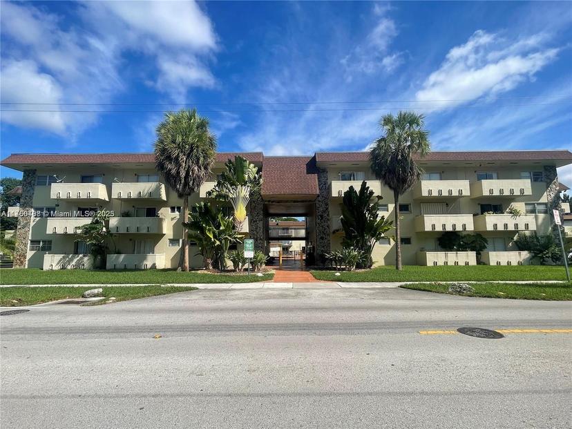 Picture of 7505 SW 82 St # 301, Miami FL 33143