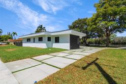 Picture of 900 N Royal Poinciana Blvd, Miami Springs, FL 33166