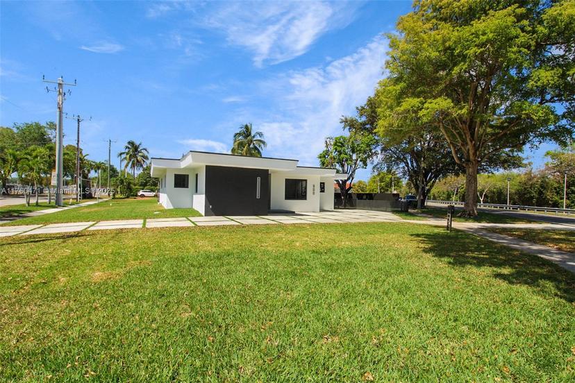 Picture of 900 N Royal Poinciana Blvd, Miami Springs FL 33166
