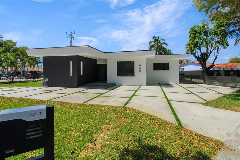Picture of 900 N Royal Poinciana Blvd, Miami Springs FL 33166