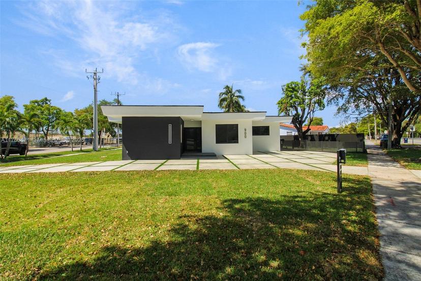Picture of 900 N Royal Poinciana Blvd, Miami Springs FL 33166