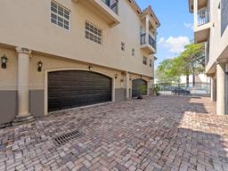 Picture of 3310 Bird Ave # 102, Miami, FL 33133