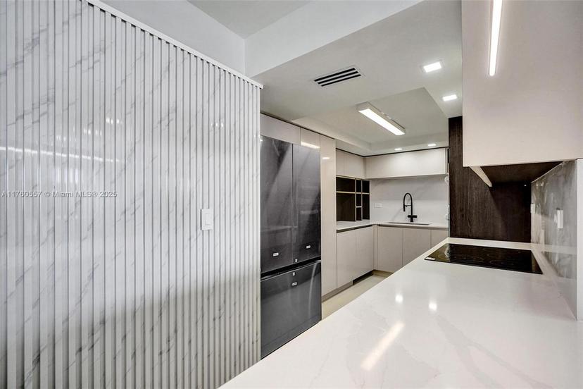 Picture of 6039 Collins Ave # 1736, Miami Beach FL 33140