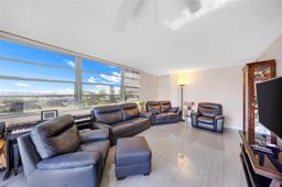 Picture of 3113 S Ocean Dr # 506, Hallandale Beach, FL 33009