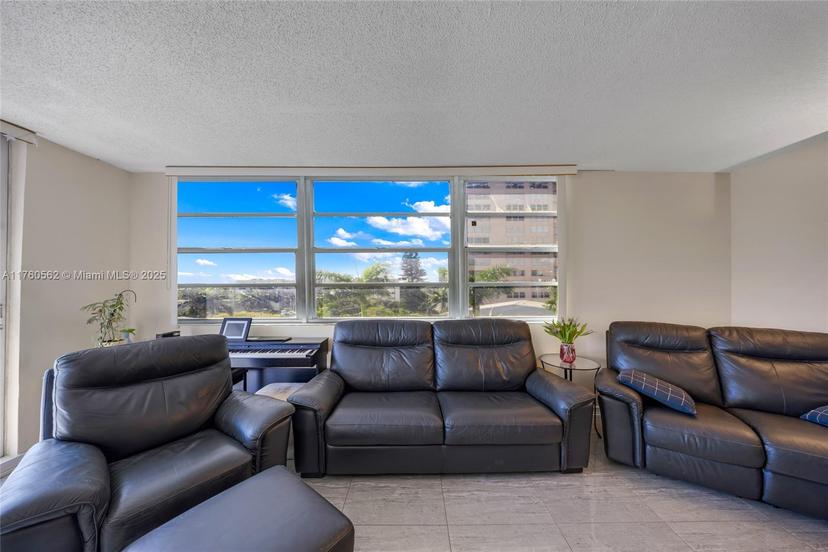 Picture of 3113 S Ocean Dr # 506, Hallandale Beach FL 33009