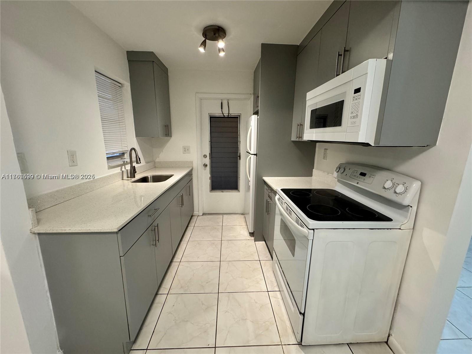 Picture of 2005 Jefferson St # 205, Hollywood, FL 33020
