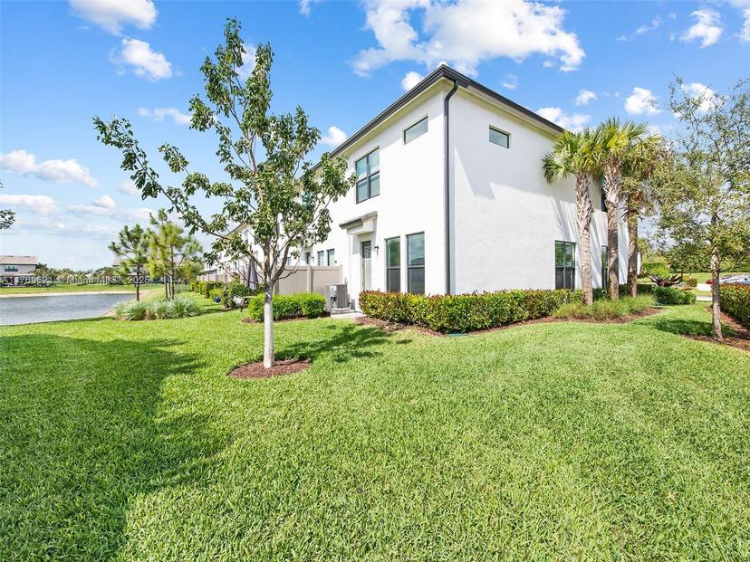 Picture of 2102 N Appleton Cir N # 2102, Oakland Park FL 33309
