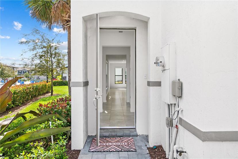 Picture of 2102 N Appleton Cir N # 2102, Oakland Park FL 33309