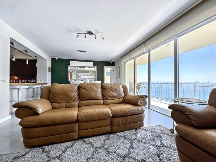 Picture of 11111 Biscayne Blvd # 18E, Miami FL 33181